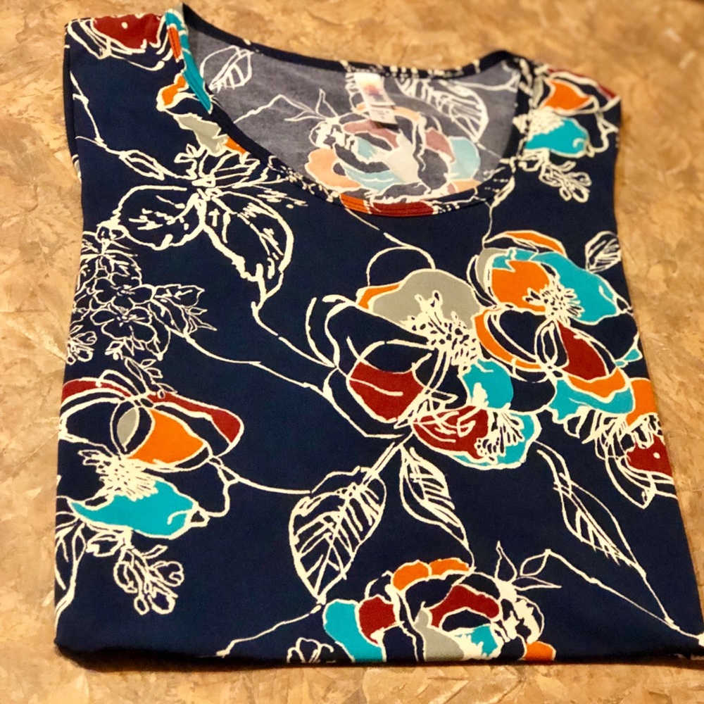 LulaRoe Top - Picture 2 of 4